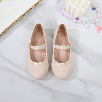 Dievčenské topánky: mikrovláknová vrchná časť, kožená podšívka, PU vložka, gumová podrážka, zapínanie na suchý zips