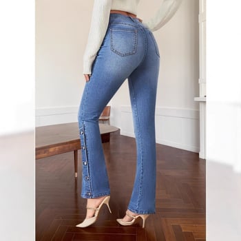 Denim traperice zvonastog kroja, visokim strukom, blago rastezljive, enzimsko pranje