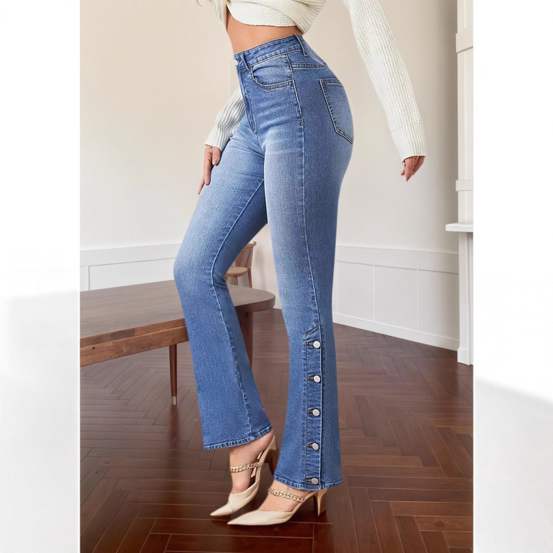 Denim traperice zvonastog kroja, visokim strukom, blago rastezljive, enzimsko pranje