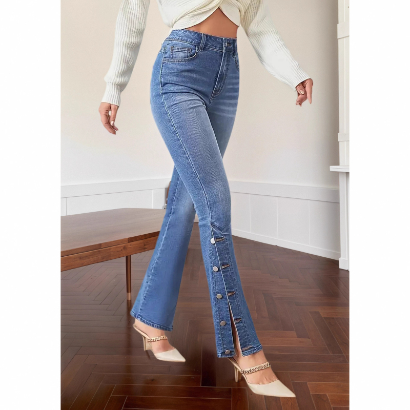 Denim traperice zvonastog kroja, visokim strukom, blago rastezljive, enzimsko pranje