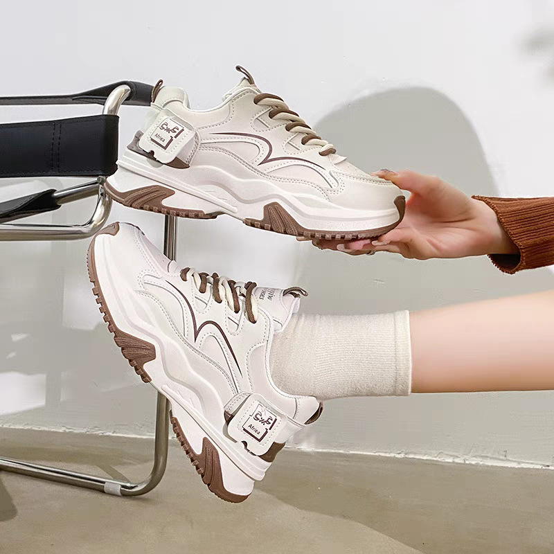 Női dad shoes PU felsőrész, középmagas sarka 3–5 cm, gumírozott talp, fűzővel záródó, 2025 tavasz–ősz