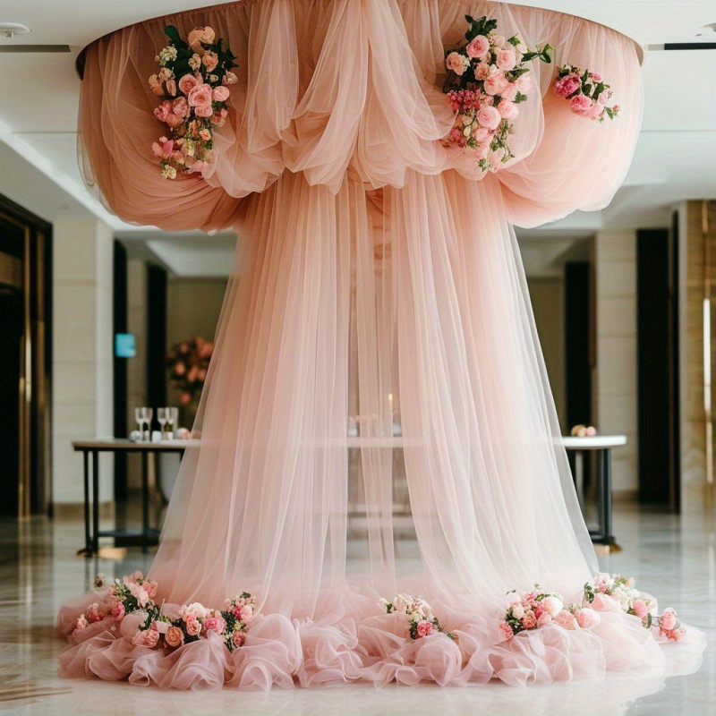 Exteriérové svadobné gázové pozadie s oblúkom v európskom štýle – Materiál: Snow Gauze; Darčeková položka; Vhodné pre svadby a oslavy.