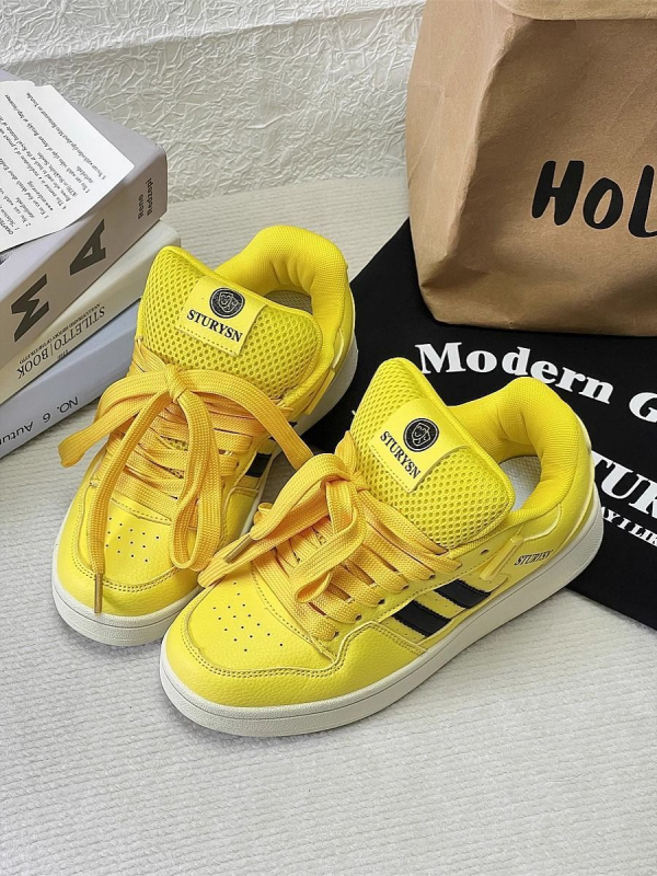 Dámske tenisky na skateboard s PU hornou, gumovou podrážkou, nízky členok, zapínanie na šnúrky vpredu, injektovaná podrážka