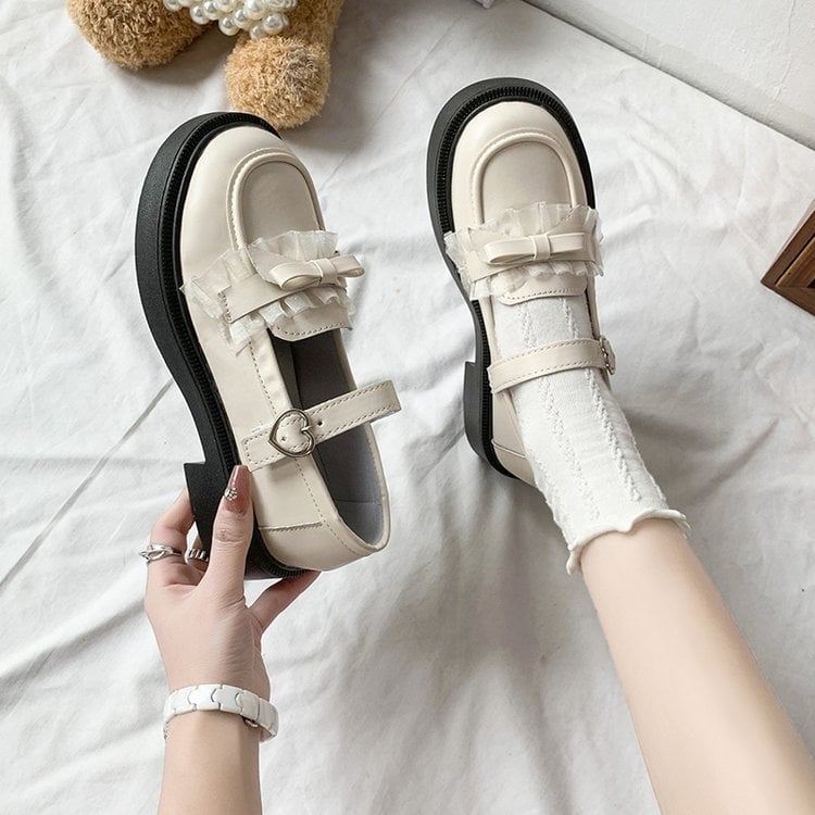 Loafer cipő, kerek orrú, kollegi Mary Jane stílus, alacsony sarka 1-3 cm, csattos zárás