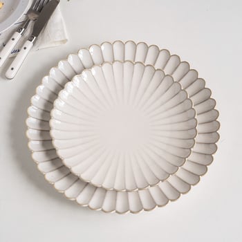 Porcelanska tanjura – reljefni dizajn s laticama, korejski stil, nepravilnog oblika, spremna za poklon