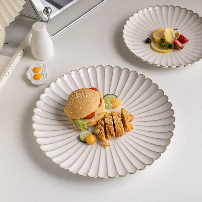 Porcelanska tanjura – reljefni dizajn s laticama, korejski stil, nepravilnog oblika, spremna za poklon