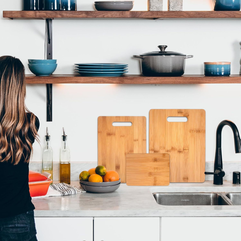 Bambusová doska na krájanie, hrubšia, s vnútorným držadlom, na spracovanie ovocia, domácka kuchyňa (materiál: bambus; vlastnosti: hrubšia; držadlo: vnútorné; použitie: spracovanie ovocia; prostredie: domáca kuchyňa)