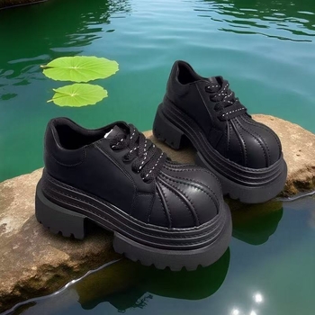 PU vrchnok; gumová podrážka; šnúrky; nízky profil; Microfiber podšívka