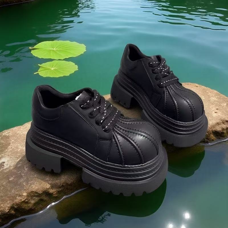 PU vrchnok; gumová podrážka; šnúrky; nízky profil; Microfiber podšívka