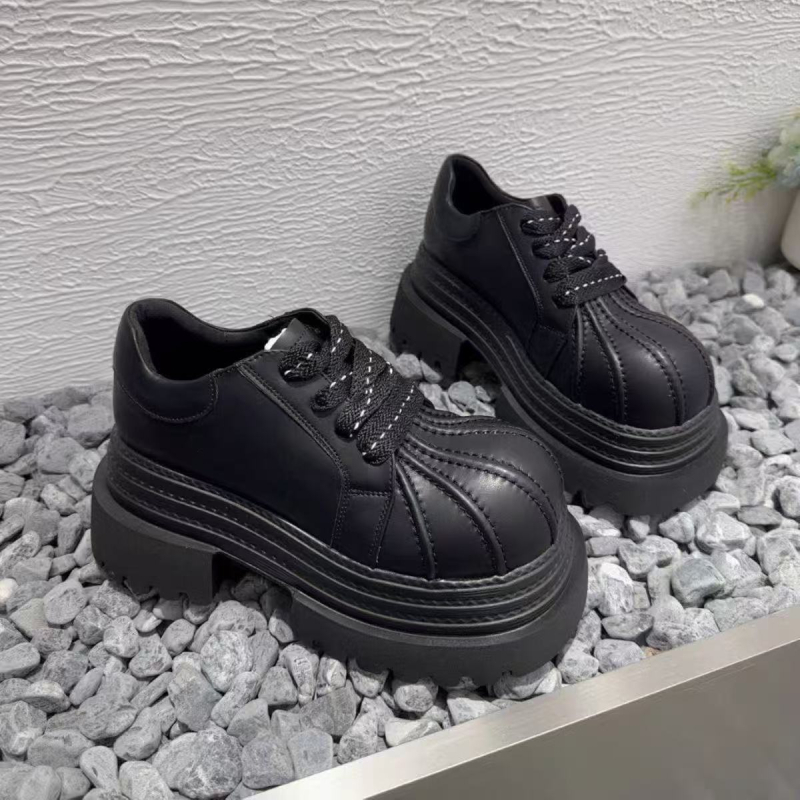 PU vrchnok; gumová podrážka; šnúrky; nízky profil; Microfiber podšívka