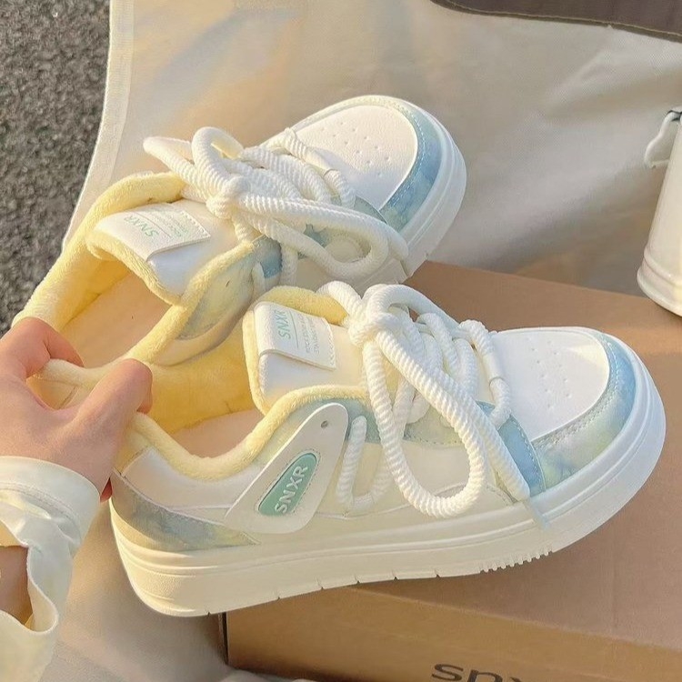 Pantofi albi mici, stil minimalist, vârf rotund, partea superioară din PU artificial, talpă din cauciuc, toc mediu 3-5 cm