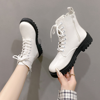 Moteriški Martin bateliai su PU viršutine, storas kulnas, kulno aukštis 1–3 cm, raišteliai