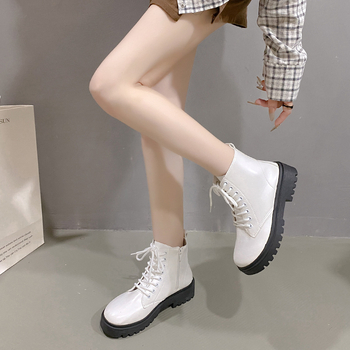 Moteriški Martin bateliai su PU viršutine, storas kulnas, kulno aukštis 1–3 cm, raišteliai