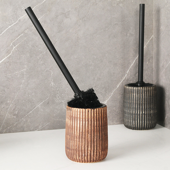 Toaletná kefka s dlhým držadlom, odnímateľnou hlavou a keramickou drenážnou základňou pre dôkladné čistenie