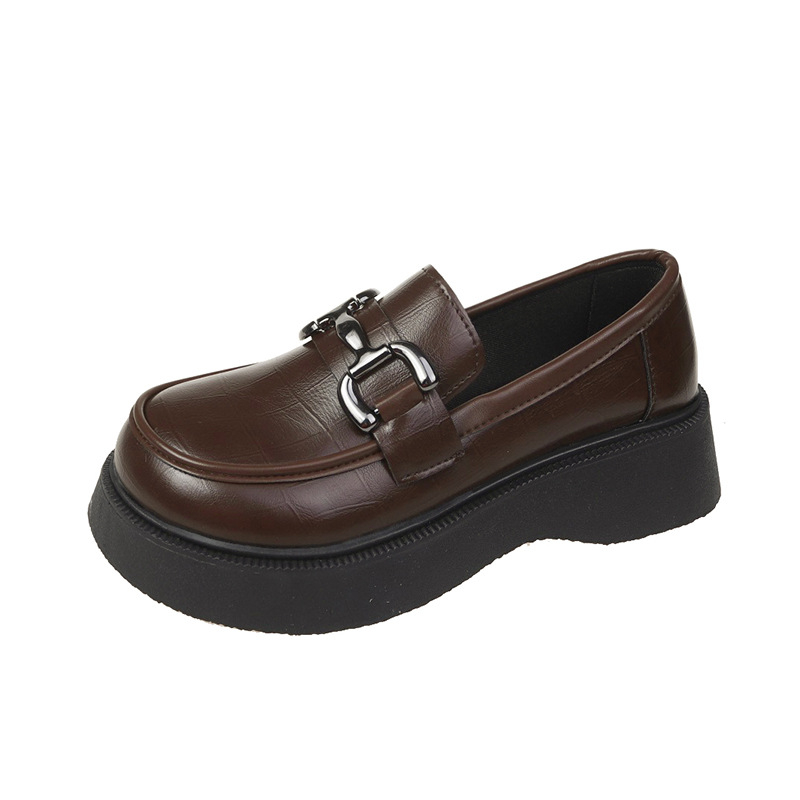 Platformos retro női loaferek, kerek orrú, PU felsőrész, gumitalp, középmagas sarok 3–5 cm