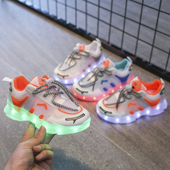 Punjaće svjetleće tenisice za djecu – gornji dio od mreže, prozračne i lagane, sa svjetlima, zatvaranje kopčom