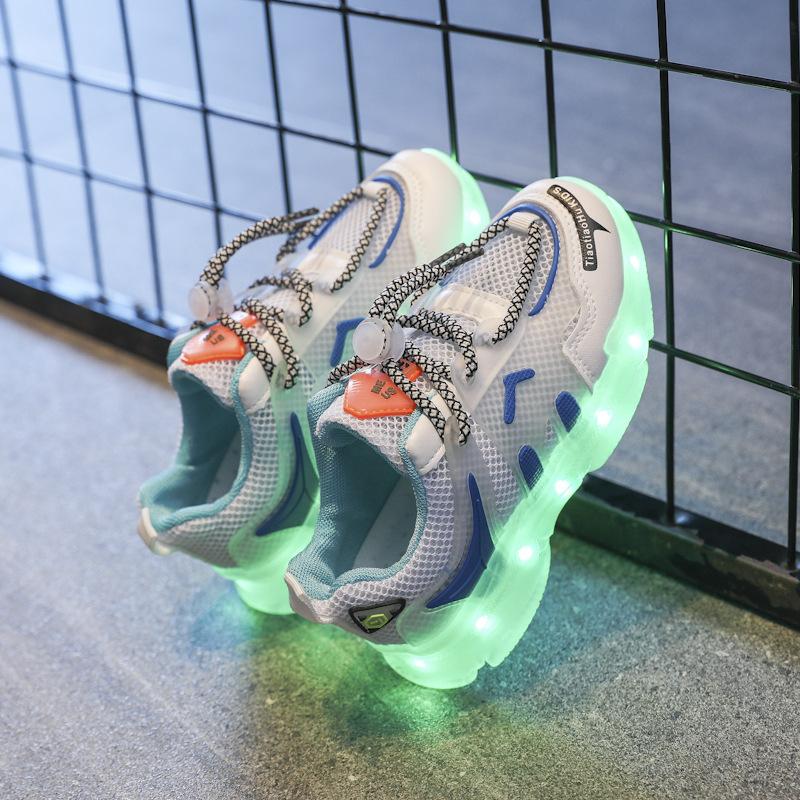 Punjaće svjetleće tenisice za djecu – gornji dio od mreže, prozračne i lagane, sa svjetlima, zatvaranje kopčom