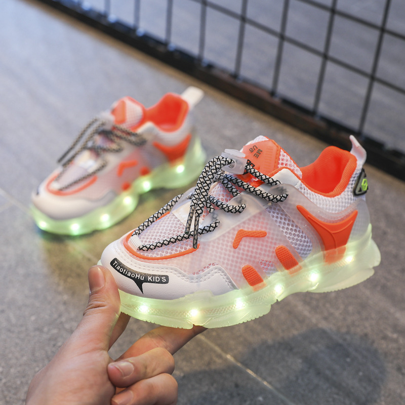 Punjaće svjetleće tenisice za djecu – gornji dio od mreže, prozračne i lagane, sa svjetlima, zatvaranje kopčom