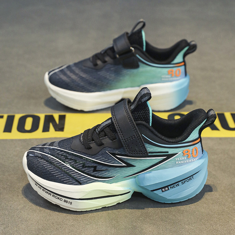 Detské bežecké topánky, priedušný sieťový vrchný materiál a syntetická koža, ľahká MD podrážka, zapínanie otočným tlačidlom, unisex, pre vek 4-16 rokov