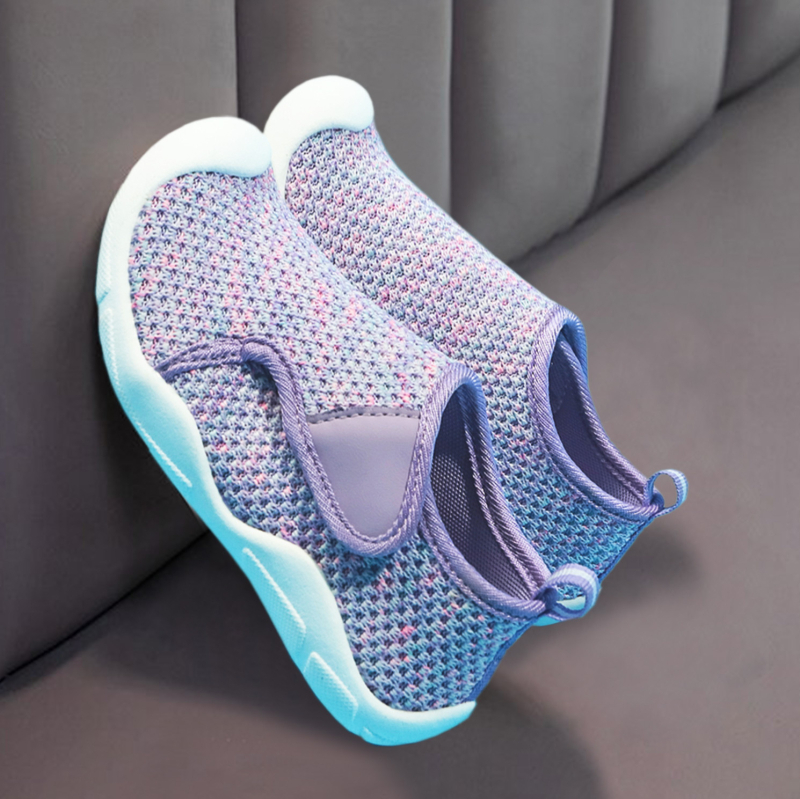 Dječje cipele Fly woven; gornji dio od mrežaste tkanine; lagana izrada; protuklizna gumena potplata; Velcro zatvarač
