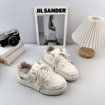 Női minimalist cipő kerek orrú, mű PU felsőrész, gumi talp, fűzővel, középmagas sarok 3–5 cm