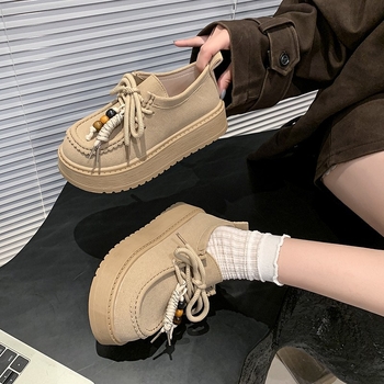 Női vastag talpú cipő, kerek orr, PU felsőrész, PU belső talp, középmagas sarok 3–5 cm, slip-on kivitel