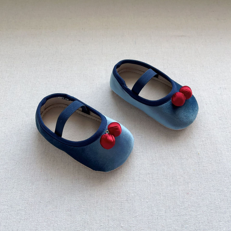 Kisgyermek cipő – Velcro zár, felsőrész pamutból, tavasz–ősz, retro stílus, csúszásmentes talp