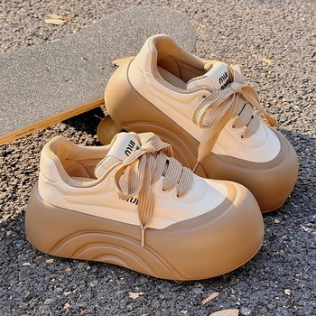 Dámske tenisky s hrubou podrážkou na zvýšenie výšky – PU vršok, gumová podrážka, šnúrky, zaoblená špička, EVA vnútorná stielka