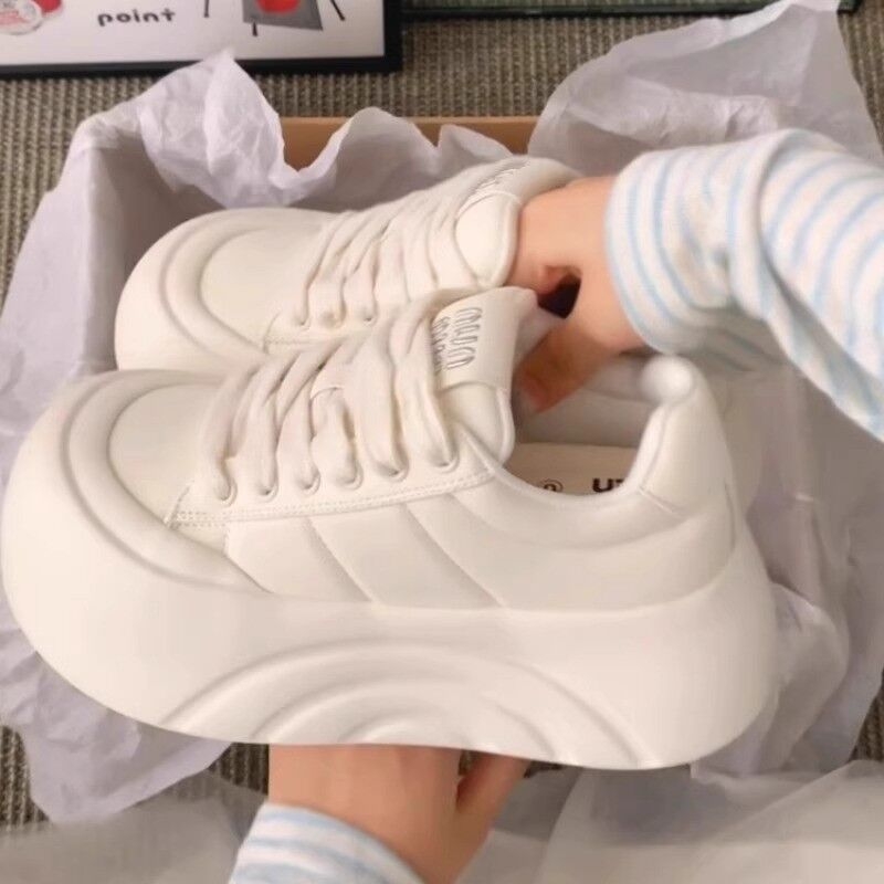 Dámske tenisky s hrubou podrážkou na zvýšenie výšky – PU vršok, gumová podrážka, šnúrky, zaoblená špička, EVA vnútorná stielka