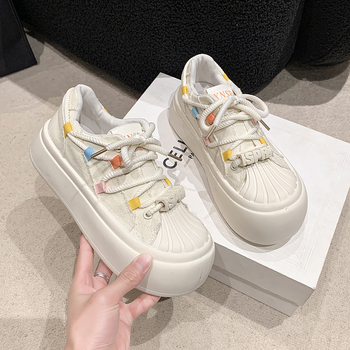 Dámske tenisky s hrubou podrážkou, priedušný svršok z syntetickej kože, gumová podrážka, okrúhla špička, šnúrky