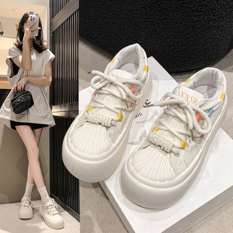 Dámske tenisky s hrubou podrážkou, priedušný svršok z syntetickej kože, gumová podrážka, okrúhla špička, šnúrky