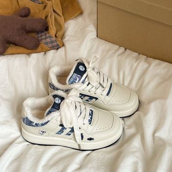 Ženské tenisky s originálnym Hongkong štýlom, jeseň 2025 – Vrchnok: pigskin + PU; Podšívka: pigskin; Medzipodrážka: PU; Podešev: guma; Nízky profil