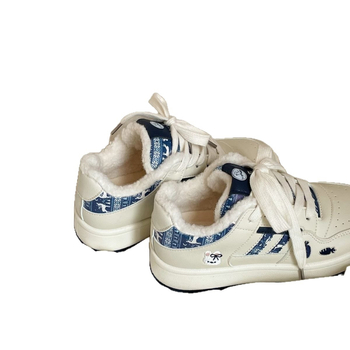 Ženské tenisky s originálnym Hongkong štýlom, jeseň 2025 – Vrchnok: pigskin + PU; Podšívka: pigskin; Medzipodrážka: PU; Podešev: guma; Nízky profil