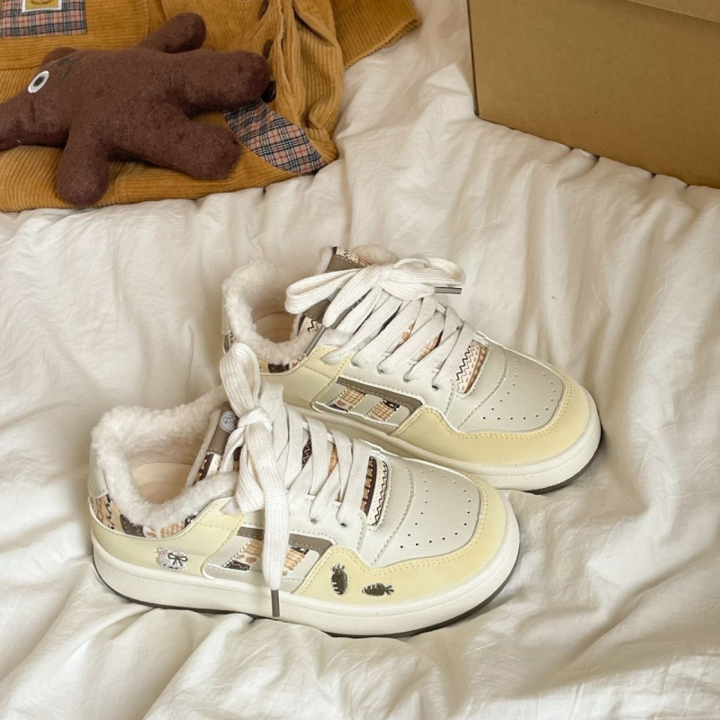 Ženské tenisky s originálnym Hongkong štýlom, jeseň 2025 – Vrchnok: pigskin + PU; Podšívka: pigskin; Medzipodrážka: PU; Podešev: guma; Nízky profil