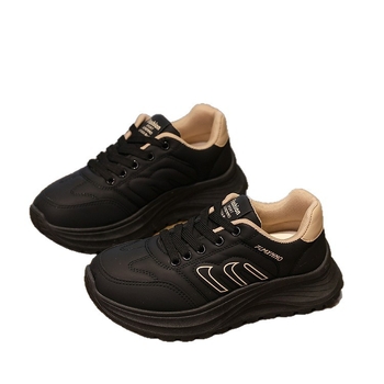 Ženske tenisice s povećanim visinom – PU gornji dio, okrugla nosnica, vezanje šnurkama, nizak rub, gumeni đon