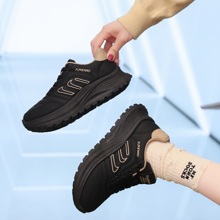 Ženske tenisice s povećanim visinom – PU gornji dio, okrugla nosnica, vezanje šnurkama, nizak rub, gumeni đon