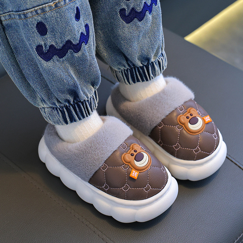 Detské bavlnené papuče s karikatúrnym vzorom (Unisex, vrchný materiál umelá koža, podrážka PVC, pre vek 4–16 rokov)