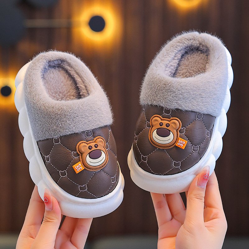 Detské bavlnené papuče s karikatúrnym vzorom (Unisex, vrchný materiál umelá koža, podrážka PVC, pre vek 4–16 rokov)