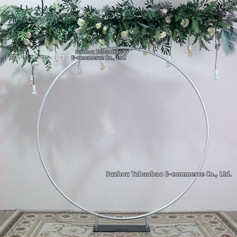 Okrúhla balónová arka s kovovým rámom pre svadby – vonkajšie pozadie pre fotografiu