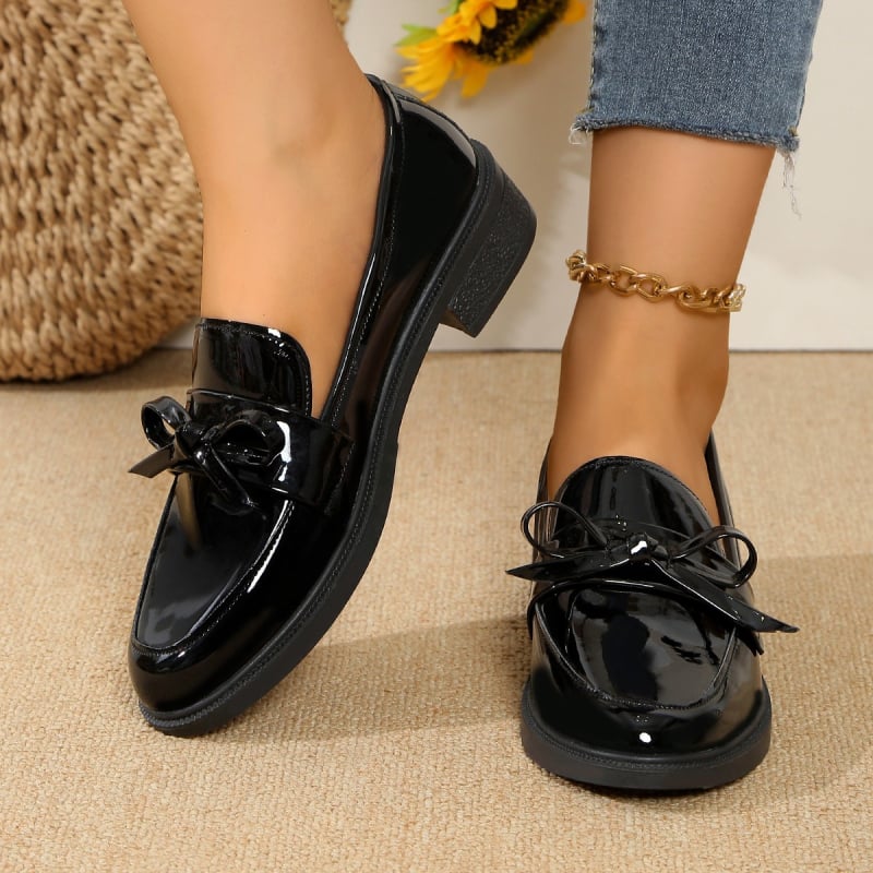 Mokaszínok – minimalist stílus, kerek orrú, PU felsőrész, középmagas 3-5 cm, gumitalp