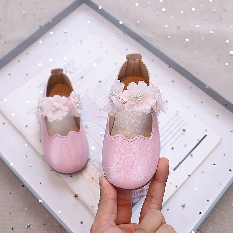 Lányos hercegnő cipő virágos gyöngy díszítéssel, domborított PU felsőrész, Velcro zárás, puha gumi talp, alacsony profilú