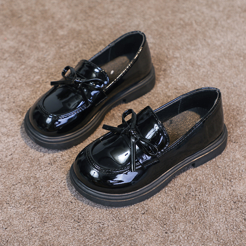 PU bőrből készült gyerekcipő bojtos díszítéssel, koreai stílus, alacsony szárú, gumitalp