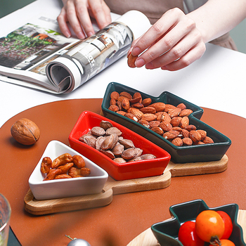 Kerámiatányér szabálytalan formával, virágos mintával, japán–Dél-Koreai stílusban, glazúrozott felülettel