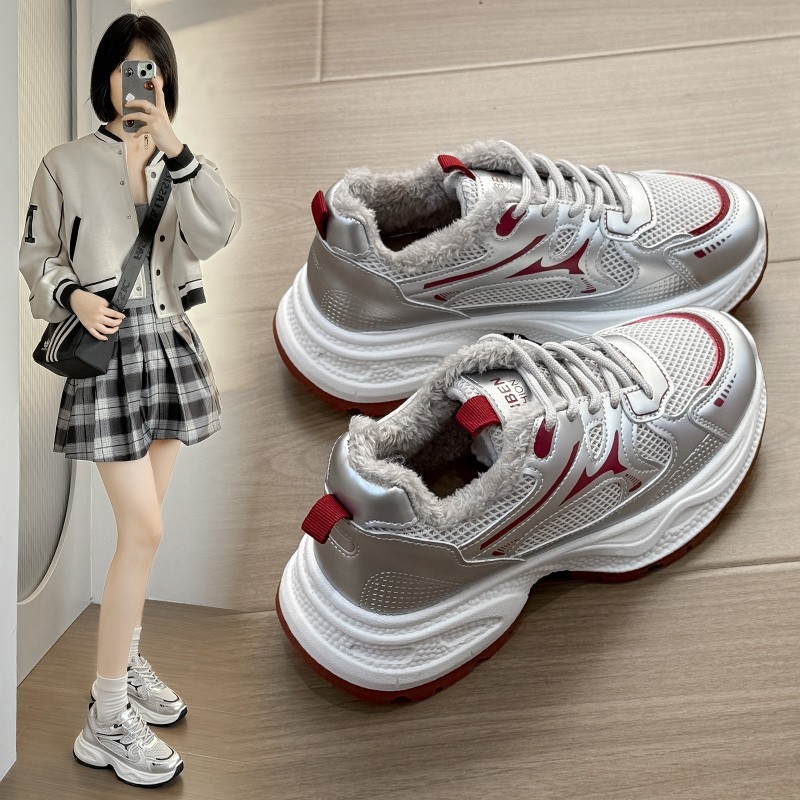 Dámske tenisky dad shoes – hrubá podrážka, PU medzipodrážka, vonkajšia podrážka z prírodnej gumy, vrchná časť zo sieťoviny a syntetickej kože, zapínanie na šnúrky