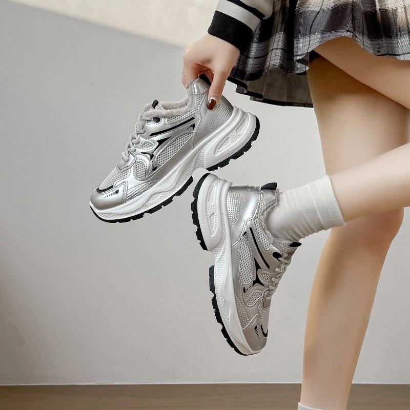 Dámske tenisky dad shoes – hrubá podrážka, PU medzipodrážka, vonkajšia podrážka z prírodnej gumy, vrchná časť zo sieťoviny a syntetickej kože, zapínanie na šnúrky