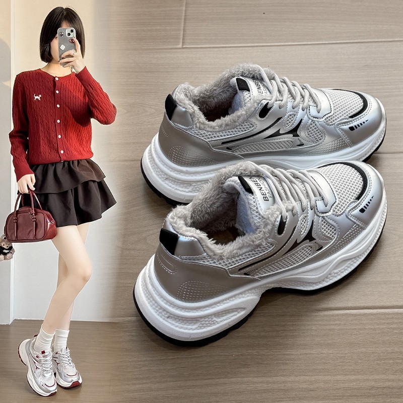 Dámske tenisky dad shoes – hrubá podrážka, PU medzipodrážka, vonkajšia podrážka z prírodnej gumy, vrchná časť zo sieťoviny a syntetickej kože, zapínanie na šnúrky