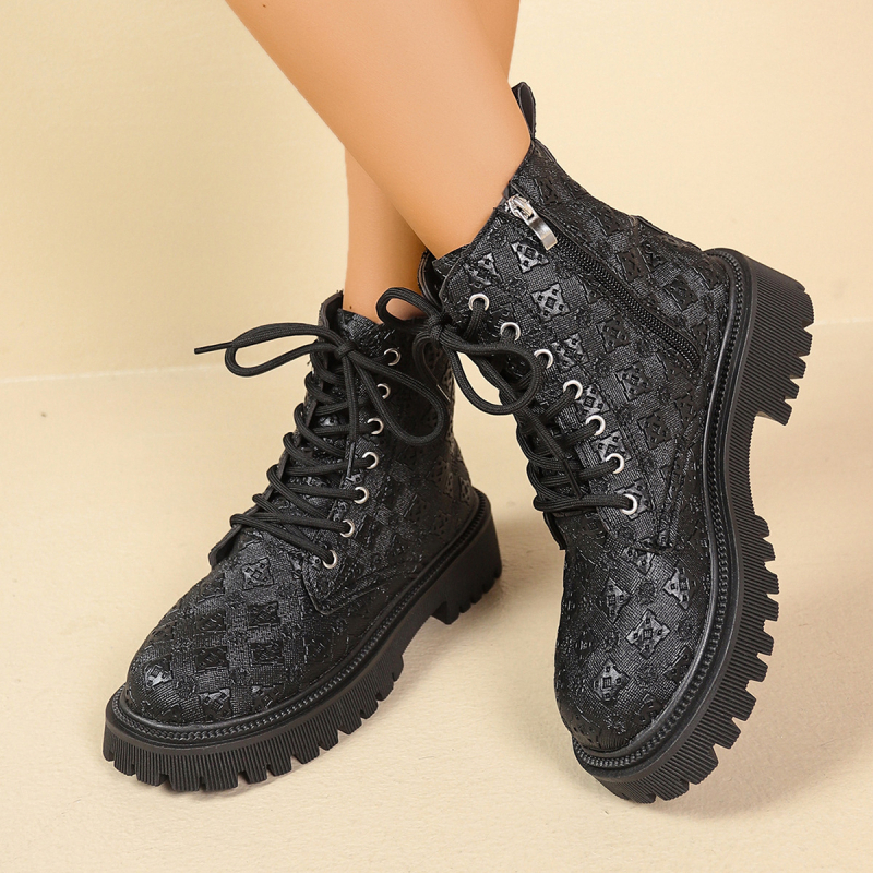 Martin Boots su PU viršutine dalimi, gumos padas, apvalus pirštas, vidutinio kulno aukštis 3–5 cm, žemas dizainas