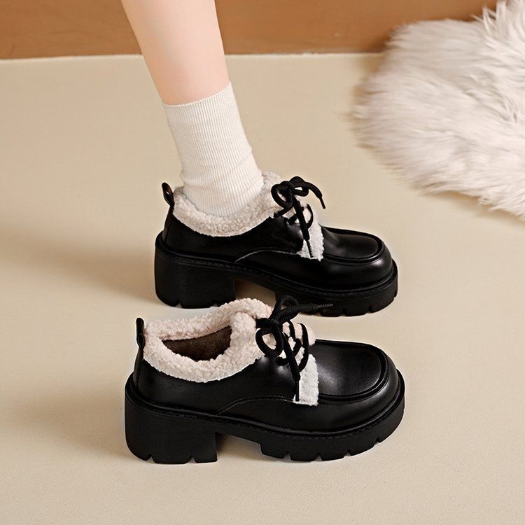 Női bélelt loafer, PU felső rész és talp, slip-on, középmagas sarok, retro brit stílus