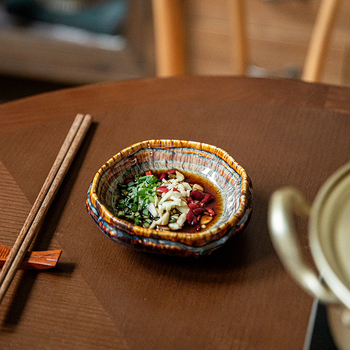 Nepravidelné porcelánové taniere na dezert s vysokým podstavcom, japonský štýl, pripravené na darček, možnosť potlače loga