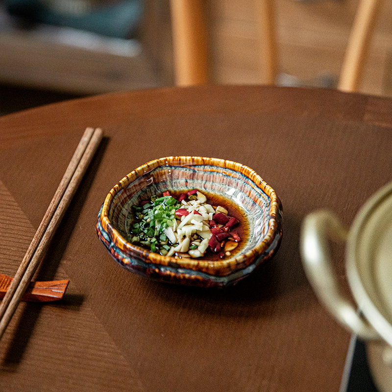 Nepravidelné porcelánové taniere na dezert s vysokým podstavcom, japonský štýl, pripravené na darček, možnosť potlače loga